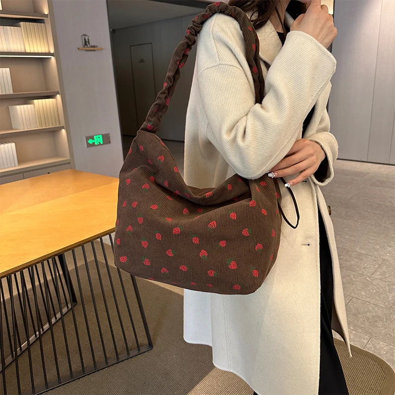 Модная Универсальная Женская вместительная сумка для хранения с клубничным принтом, простая повседневная дорожная сумка-тоут на одно плечо
Модная Универсальная Женская вместительная сумка для хранения с клубничным принтом, простая повседневная дорожная сумка-тоут на одно плечо