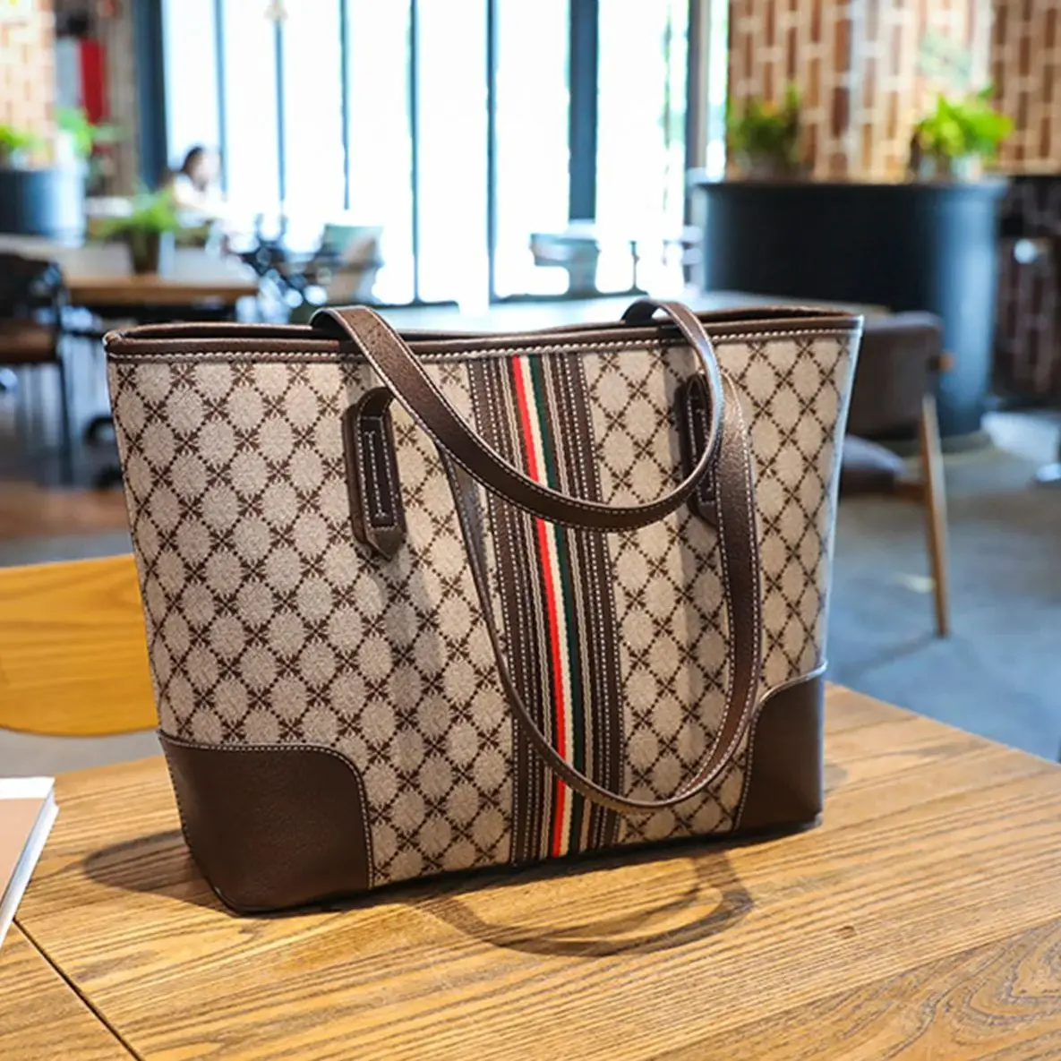 Новинка Весна 2024, корейская модная сумка-тоут с принтом, вместительная сумка на плечо, простая ручная женская сумка, сумка для путешествий
Новинка Весна 2024, корейская модная сумка-тоут с принтом, вместительная сумка на плечо, простая ручная женская сумка, сумка для путешествий