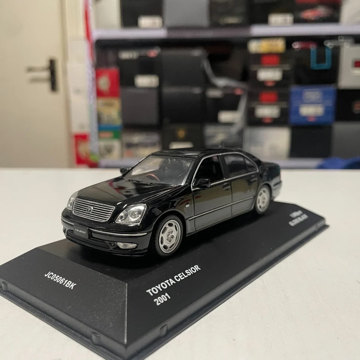 

Diecast 1:43 Scale CELSIOR UCF30 2001 LS430 Alloy Car Model Collection Souvenir Display Ornaments Vehicle Toy
