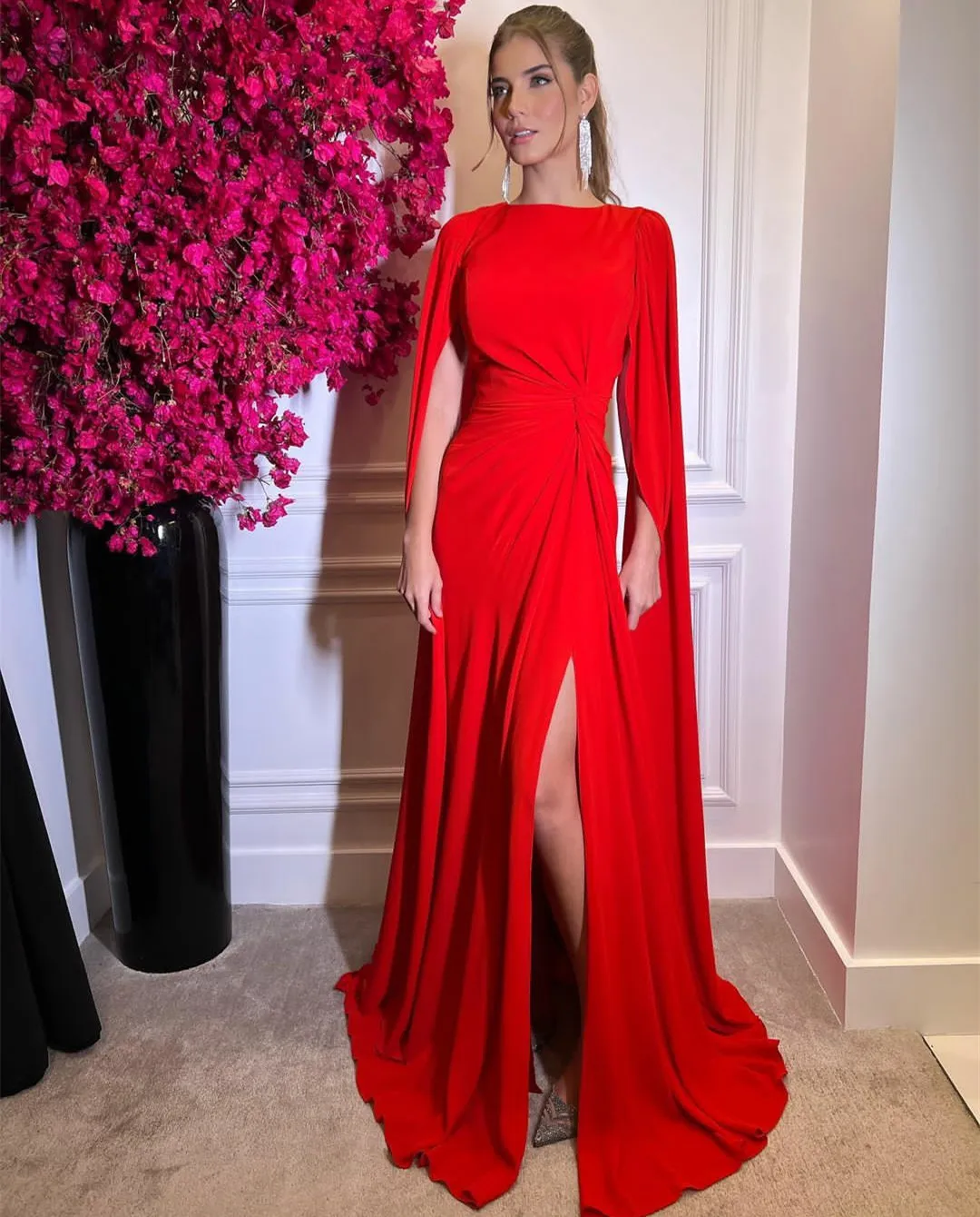 Elegant Long Crepe Red Evening Dresses A-Line Side Slit Pleated فساتين السهرة Sweep Train Open Back Robe de soirée for Women
Elegant Long Crepe Red Evening Dresses A-Line Side Slit Pleated فساتين السهرة Sweep Train Open Back Robe de soirée for Women