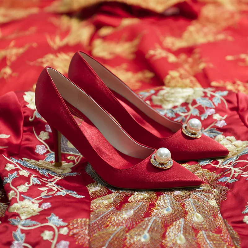 Ladies Bridal Wedding Shoes Pointed Toe Pumps Pearl Red Satin Shoes Embroidered Clothes
Ladies Bridal Wedding Shoes Pointed Toe Pumps Pearl Red Satin Shoes Embroidered Clothes