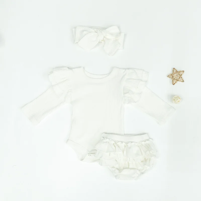 Conjunto Bebê Fru Fru 3 peças - Macacão, calcinha e faixa em algodão super macio Conjunto Bebê Fru Fru 3 peças - Macacão, calcinha e faixa em algodão super macio