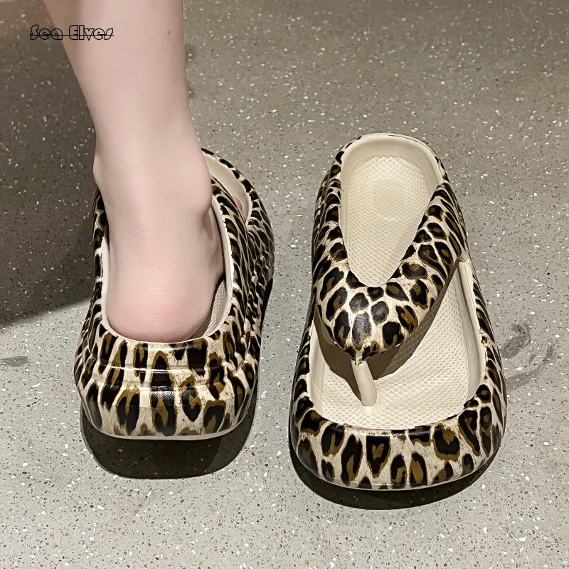 

Herringbone SlipperS For Women Wearing Summer Thick SoleS With A SenSe Of Stepping Feces, Leopard Print Clip On Beach Shower