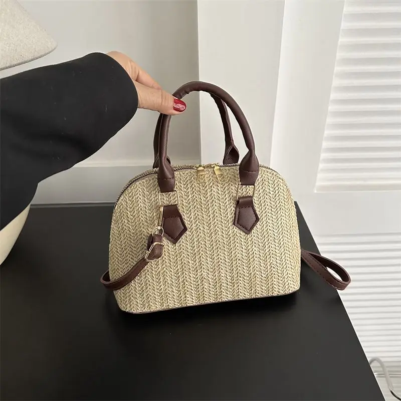 24New trendy niche design single shoulder crossbody bag retro hand woven shell bag fashionable contrasting color grass woven bag
24New trendy niche design single shoulder crossbody bag retro hand woven shell bag fashionable contrasting color grass woven bag