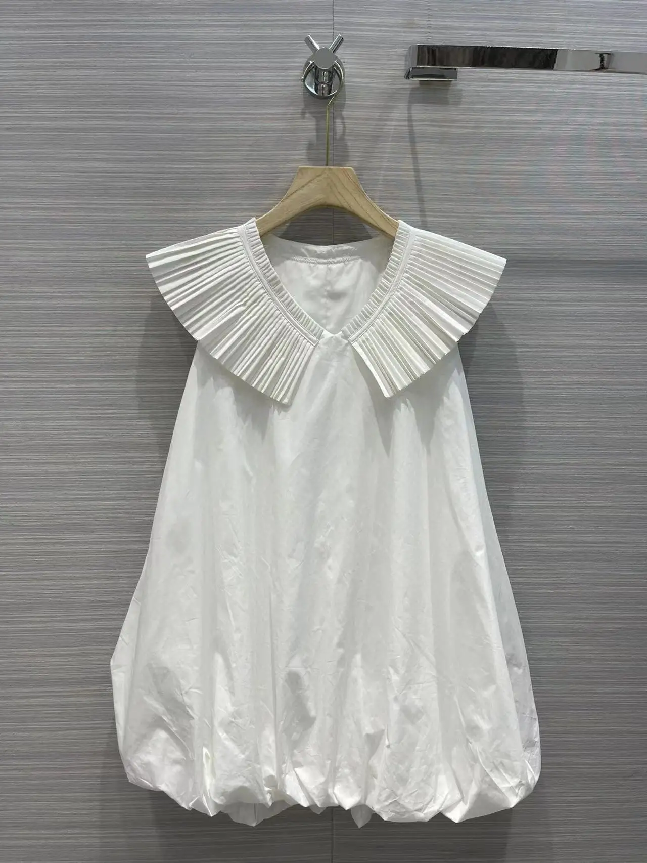 HIGH QUALITY Newest 2022 Holiday Fashion Runway Sexy Women's White / Black Mini Solid Loose Dress 
HIGH QUALITY Newest 2022 Holiday Fashion Runway Sexy Women's White / Black Mini Solid Loose Dress