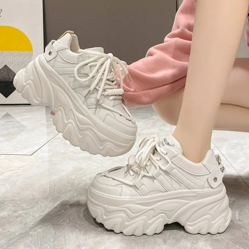 Thick Soled Women's 2023 Winter New Korean Version Warm and Eye-catching Small Sports Casual Shoes
Thick Soled Women's 2023 Winter New Korean Version Warm and Eye-catching Small Sports Casual Shoes