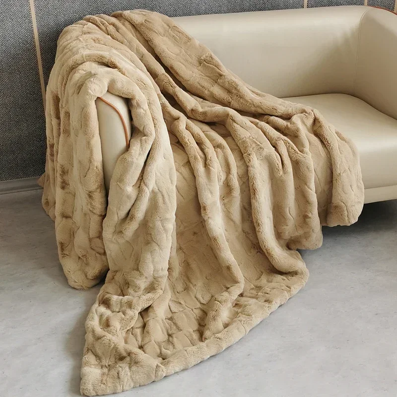 Faux Fur throw Blanket double layer plush Bedspread on the bed plaid Mink hair room decor sofa blankets for living room bedroom
Faux Fur throw Blanket double layer plush Bedspread on the bed plaid Mink hair room decor sofa blankets for living room bedroom