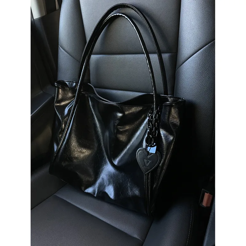 European and American High Quality Large Capacity Tote Bag 2024 New Dark Cupid Casual Simple One Shoulder Underarm Bag
European and American High Quality Large Capacity Tote Bag 2024 New Dark Cupid Casual Simple One Shoulder Underarm Bag