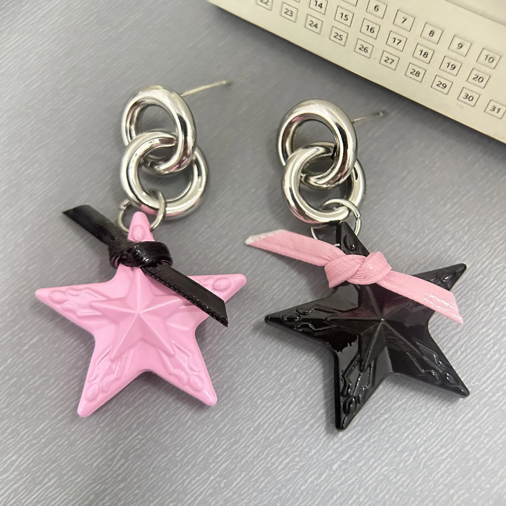 

Gothic Punk Style Contrasting Star Women Dangle Earrings Fashion Exaggerated Club Party Daily Casual Earrings For Women Jewelry