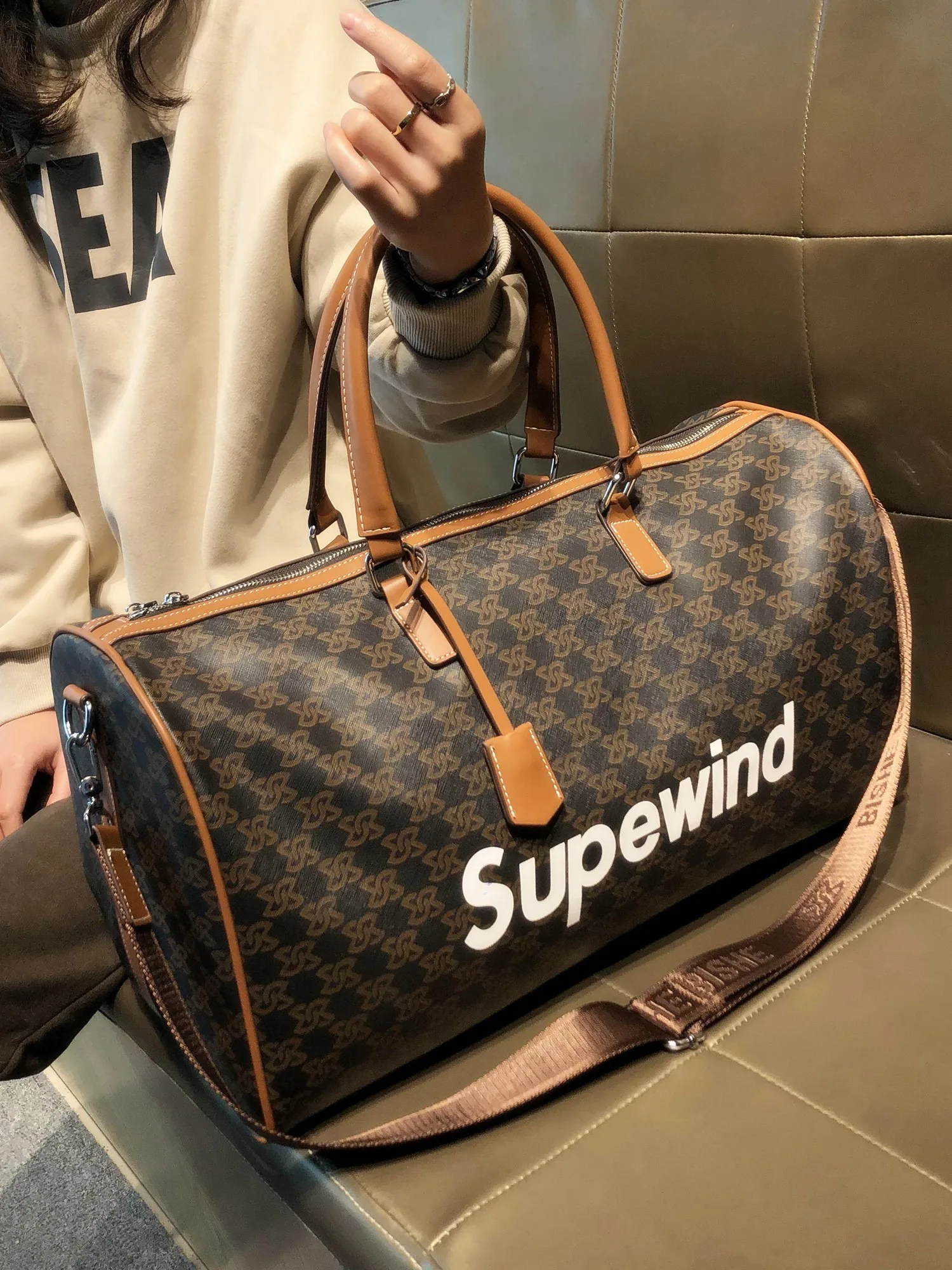 Large Capacity Travel Tote Bag for Men and Women, Waterproof Duffel Bag for Short Trips, Sports and Casual, Carry-On Bag
Large Capacity Travel Tote Bag for Men and Women, Waterproof Duffel Bag for Short Trips, Sports and Casual, Carry-On Bag