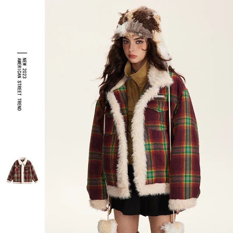 Women's Warm Lamb Wool Coat, Loose Version, American Retro, All-Matching, High-Quality, New Shot, 2023 Autumn and Winter
Women's Warm Lamb Wool Coat, Loose Version, American Retro, All-Matching, High-Quality, New Shot, 2023 Autumn and Winter