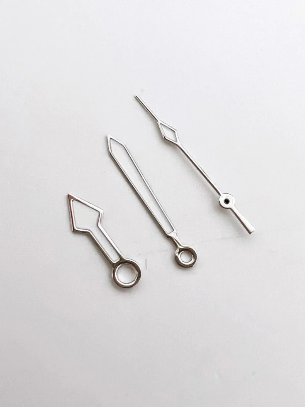 Модифицированные аксессуары для часов, новые полированные зеленые люминесцентные стрелки, совместимые с движениями NH35/364R/7S
Модифицированные аксессуары для часов, новые полированные зеленые люминесцентные стрелки, совместимые с движениями NH35/364R/7S