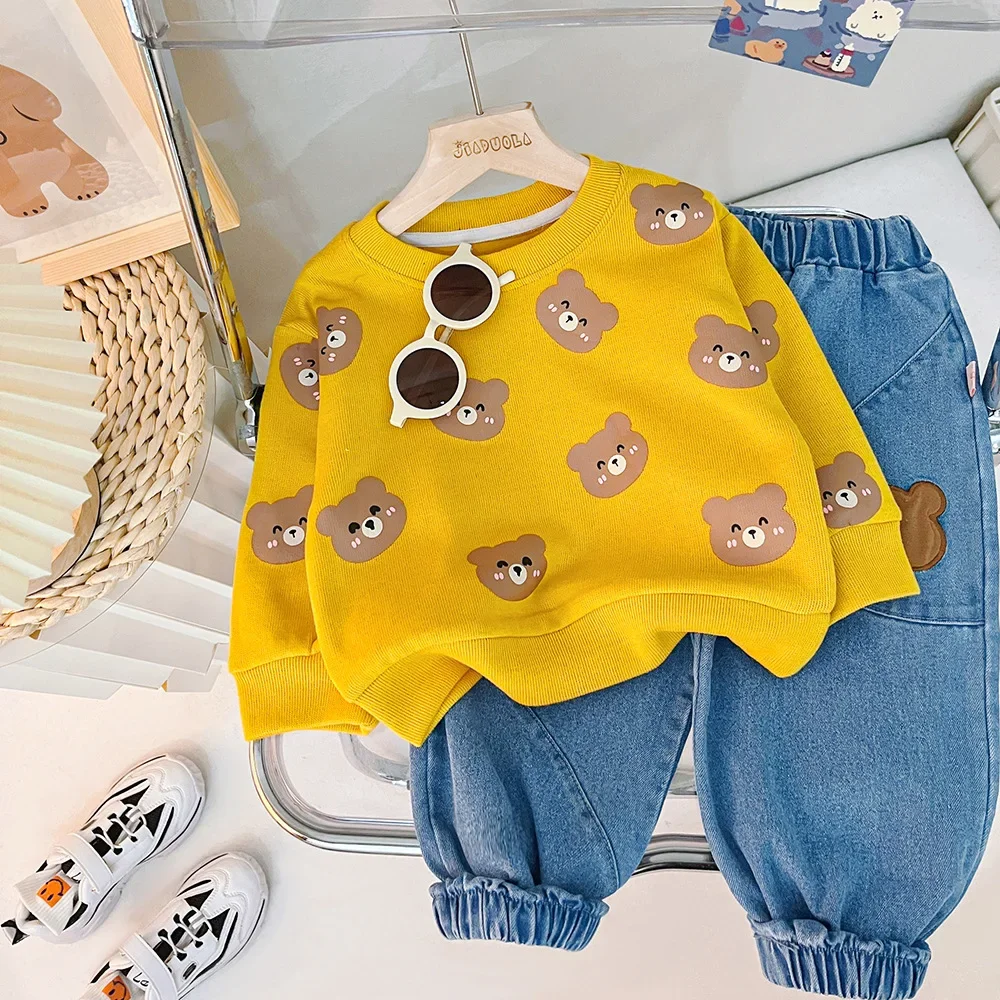 

Комплекты одежды для маленьких мальчиков и девочек на весну-осень, верх с милым мультяшным медведем и джинсовые брюки, детская повседневная одежда