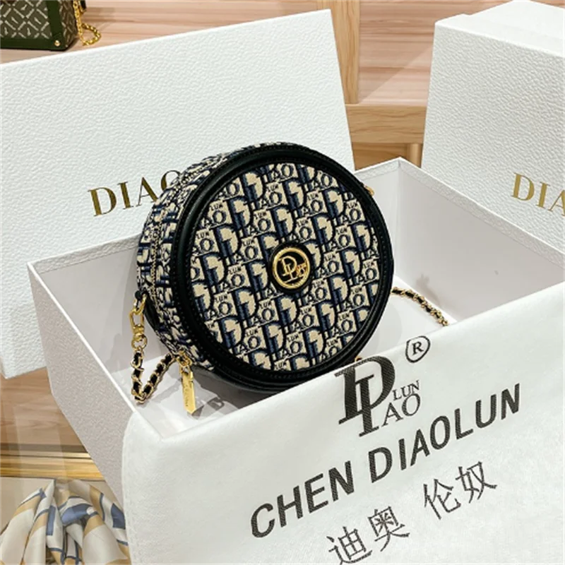 DL bags for women trend 2023 Round Cake Mobile Phone Bag Premium Sense One-Shoulder Diagonal Print Small Square Bag for females
DL bags for women trend 2023 Round Cake Mobile Phone Bag Premium Sense One-Shoulder Diagonal Print Small Square Bag for females