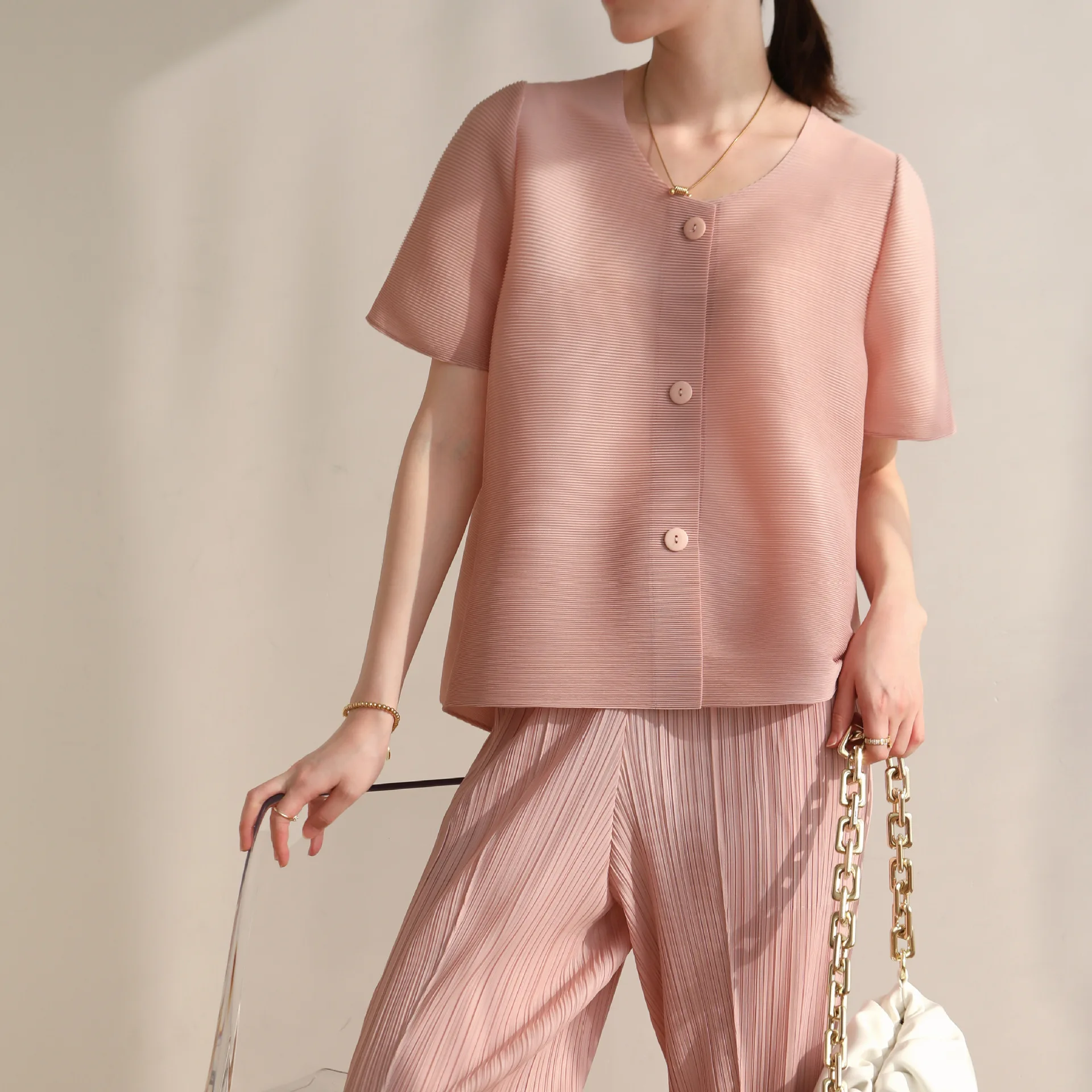 Summer Minimalism Textured Oversize T-shirt Pleated Loose Casual Short Sleeve Women Top
Summer Minimalism Textured Oversize T-shirt Pleated Loose Casual Short Sleeve Women Top