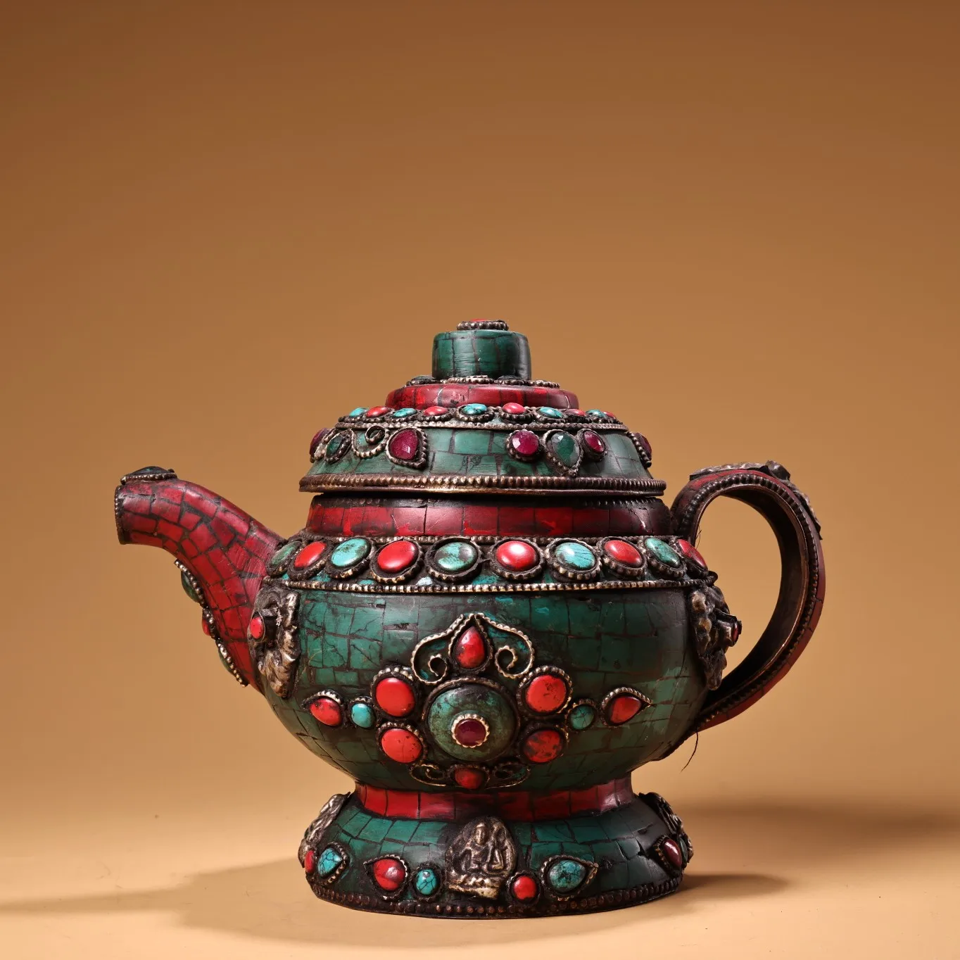 7"Tibet Temple Collection Old Bronze Outline in gold Mosaic Gem Turquoise Buddha Butter Teapot Tibet Kettle Worship Hall
7"Tibet Temple Collection Old Bronze Outline in gold Mosaic Gem Turquoise Buddha Butter Teapot Tibet Kettle Worship Hall