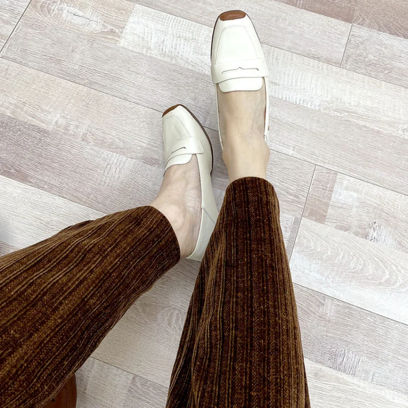 Leather Pumps Top Layer Cowhide Square Toe Color Matching Thick Heel Soft Sole Non-grinding Mid-heel Work Shoes for Women
Leather Pumps Top Layer Cowhide Square Toe Color Matching Thick Heel Soft Sole Non-grinding Mid-heel Work Shoes for Women