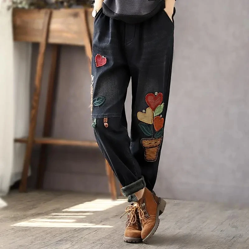 Womens 2023 Winter Loose Vintage Embroidery Thinck Warm Jeans Korean Ladies Fashion Cartoon Denim Pants Casual Harem Trousers
Womens 2023 Winter Loose Vintage Embroidery Thinck Warm Jeans Korean Ladies Fashion Cartoon Denim Pants Casual Harem Trousers
