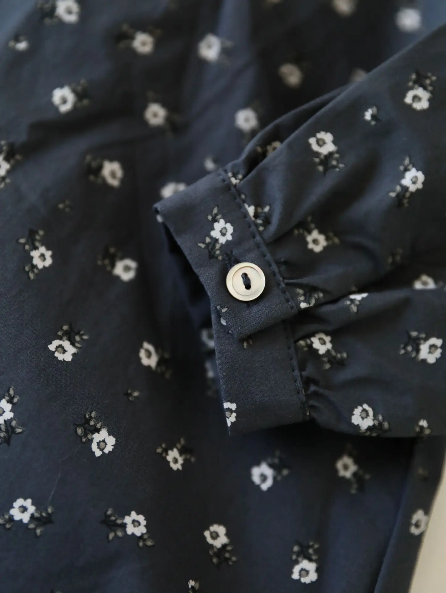 متوفر في المخزون 2025 فستان بناتي بأكمام طويلة ومطرز بطبقة أساسية من القطن متوفر في المخزون 2025 فستان بناتي بأكمام طويلة ومطرز بطبقة أساسية من القطن