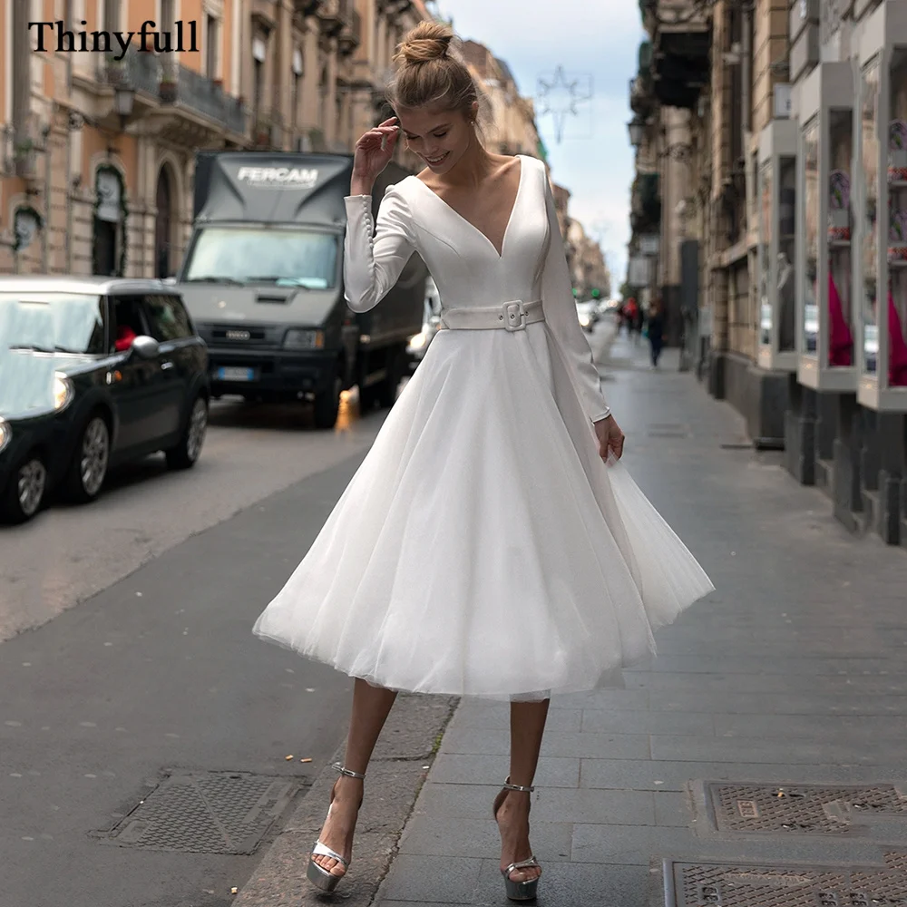 Thinyfull Ivory A Line Short Wedding Dresses Long Sleeves Satin Tulle V-Neck Buttons Bridal Gowns Boho Formal Bride Party Dress
Thinyfull Ivory A Line Short Wedding Dresses Long Sleeves Satin Tulle V-Neck Buttons Bridal Gowns Boho Formal Bride Party Dress
