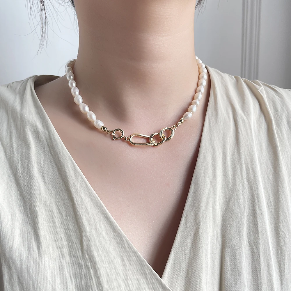 Fashion Buckle Chain Freshwater Pearl Necklace For Women Baroque Pearl Beaded Metal Charm Pendants Necklaces Choker Jewelry
Fashion Buckle Chain Freshwater Pearl Necklace For Women Baroque Pearl Beaded Metal Charm Pendants Necklaces Choker Jewelry