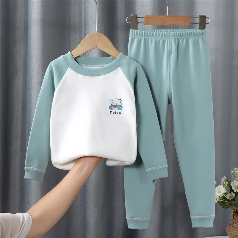 2 шт., детский спортивный костюм из пуловера и брюк 
2 шт., детский спортивный костюм из пуловера и брюк