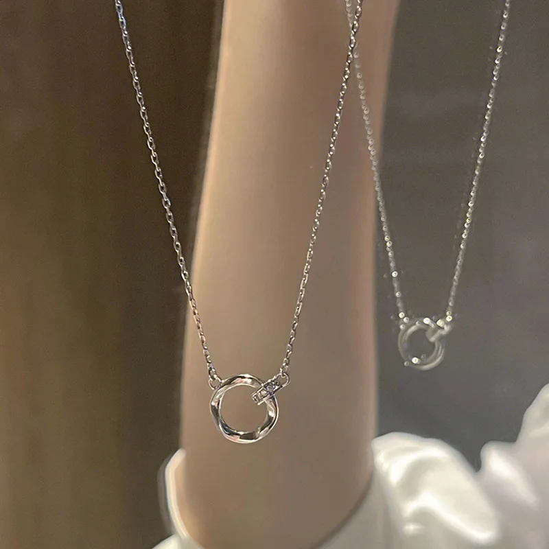 Exquisite Simple Round Double Circle Shiny Zirconia Necklaces & Pendants For Women Party Gift Light Luxury Choker 
Exquisite Simple Round Double Circle Shiny Zirconia Necklaces & Pendants For Women Party Gift Light Luxury Choker