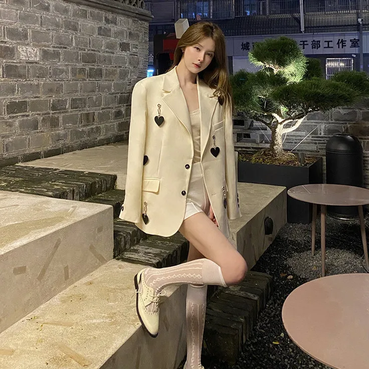 Temperament Socialite Women's Suit Jacket 2023 Spring and Autumn New High-end Love Pendant Casual Loose Fashion Suit Blazer Top
Temperament Socialite Women's Suit Jacket 2023 Spring and Autumn New High-end Love Pendant Casual Loose Fashion Suit Blazer Top