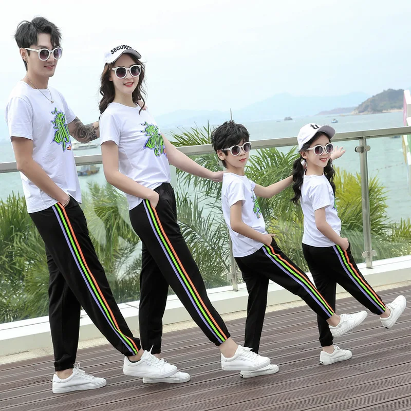 

Family Matching Outfits Summer Beach Mum Daughter Floral Dresses Dad Son T-shirt+Shorts Holiday Couple Lovers Clothes Seaside