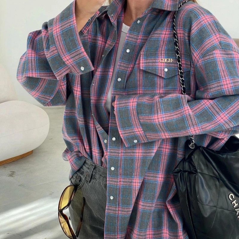 Vintage Loose Plaid Women's Shirt Fashion Lapel Long Sleeve Lady Shirts Tops Streetwear Casual Female Blouses Clothing
Vintage Loose Plaid Women's Shirt Fashion Lapel Long Sleeve Lady Shirts Tops Streetwear Casual Female Blouses Clothing