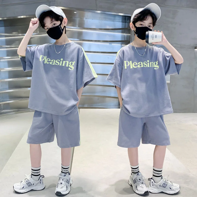 2023 Summer New Boys' suit Middle and Big Children's Explosive Street Trend student Sports Casual Cool Short Sleeve Two Piece
2023 Summer New Boys' suit Middle and Big Children's Explosive Street Trend student Sports Casual Cool Short Sleeve Two Piece