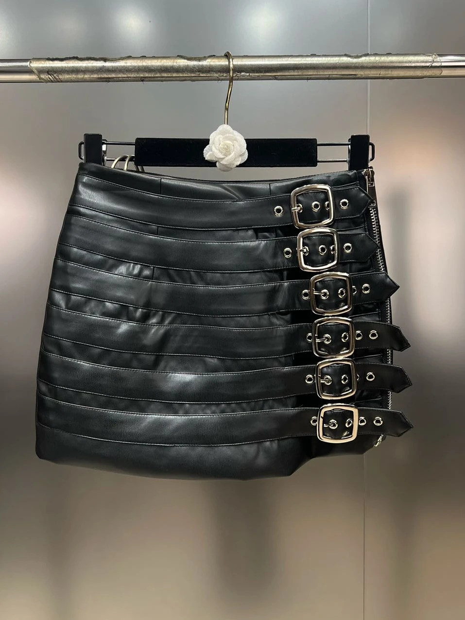 

2024 Spring New Collection Multi Belts Patchwork Metal Buckles Black Slimbodycon Pu Leather Skirt Women 4