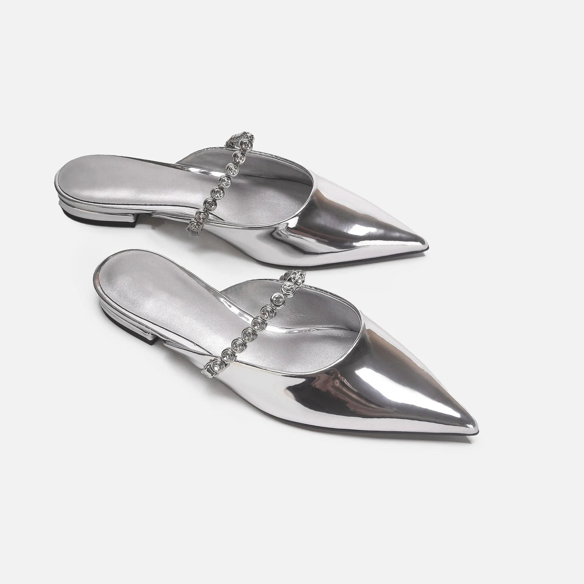 2023 Spring And Summer New Flat Single Shoe Sandals Female Gem Chain Pinty Mueller Slippers Ladies Shoes
2023 Spring And Summer New Flat Single Shoe Sandals Female Gem Chain Pinty Mueller Slippers Ladies Shoes