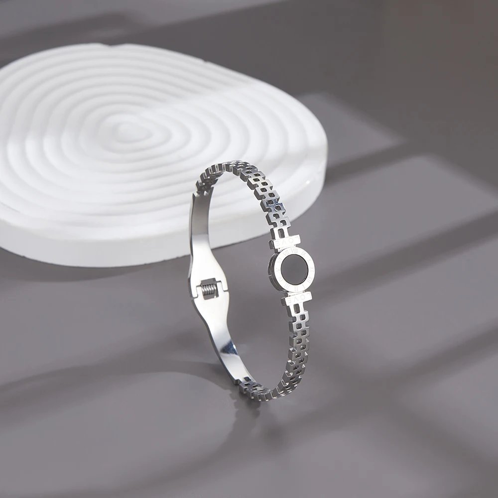 Personality Hollow Out Women's Stainless Steel Bracelet Roman Digital Couple Bracelet Fashion Handmade Valentine's Day Gift
Personality Hollow Out Women's Stainless Steel Bracelet Roman Digital Couple Bracelet Fashion Handmade Valentine's Day Gift
