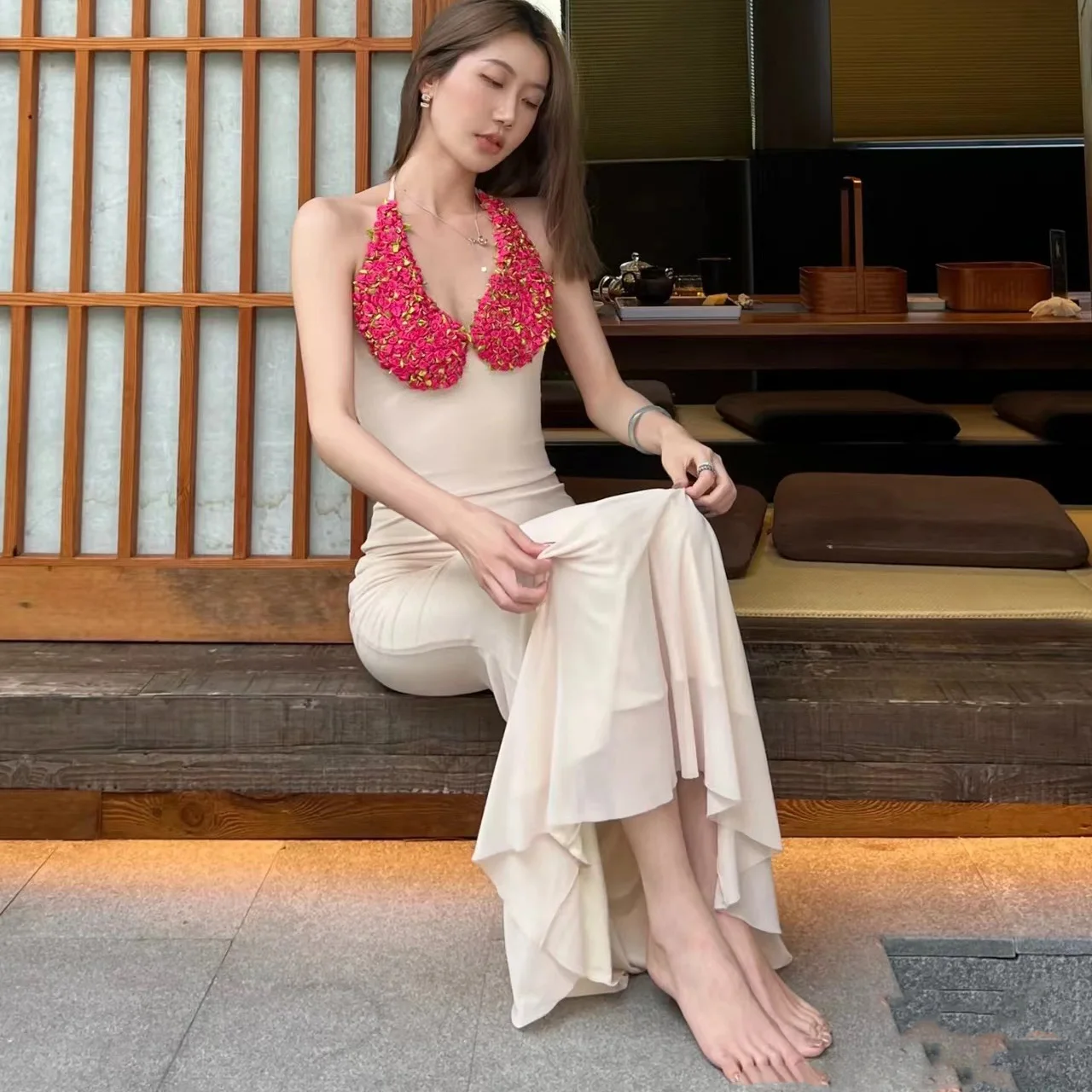 2023 Summer Women Design Flowers V-neck Beach Wear Evening Dress Floor Length Women's Halter Neck Temperament Dresses
2023 Summer Women Design Flowers V-neck Beach Wear Evening Dress Floor Length Women's Halter Neck Temperament Dresses