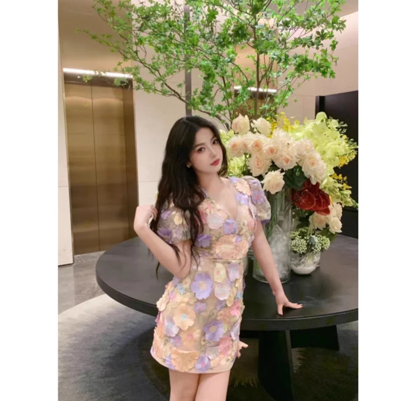 French Style Dreamy Bubble Sleeve Wrap Hip Dress, Gradient Color, 3D Flower, V-Neck, New, Trendy and Niche, Spring, Summer, 24
French Style Dreamy Bubble Sleeve Wrap Hip Dress, Gradient Color, 3D Flower, V-Neck, New, Trendy and Niche, Spring, Summer, 24