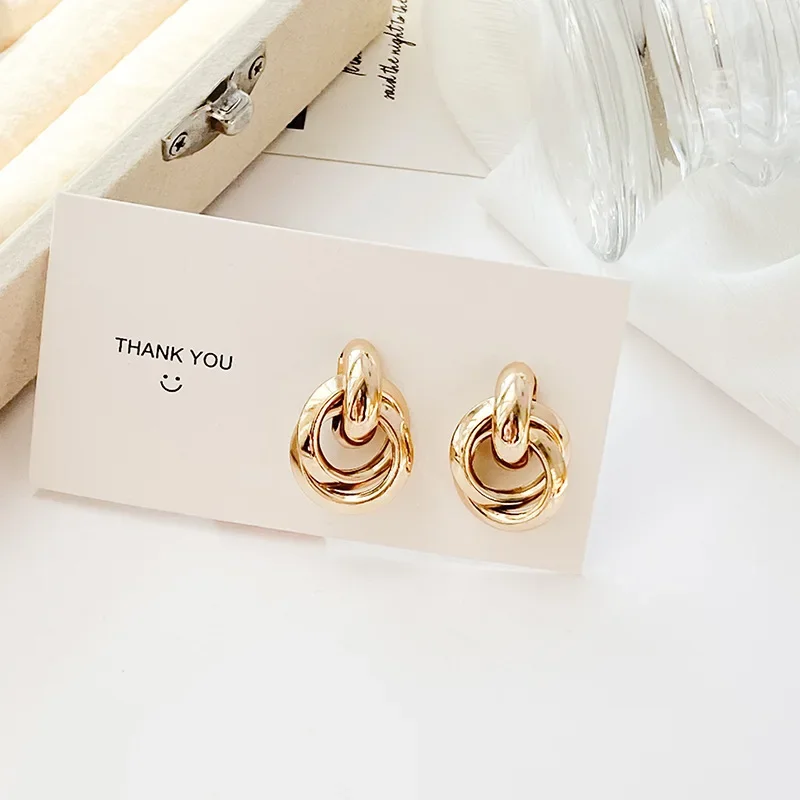 

Gold Color Statement Temperament Glossy Circle Clip on Earring No Piercing Geometric Round Ear Clip Earrings for Women Party