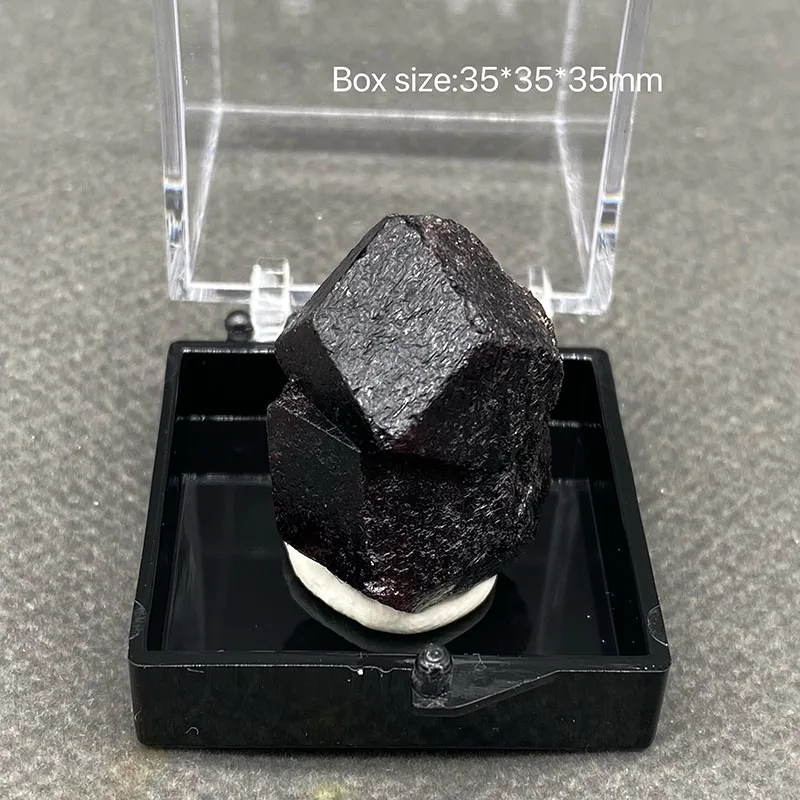 

100% natural garnet raw stone mineral specimen healing crystal gemstone collection Box size:35*35*35mm