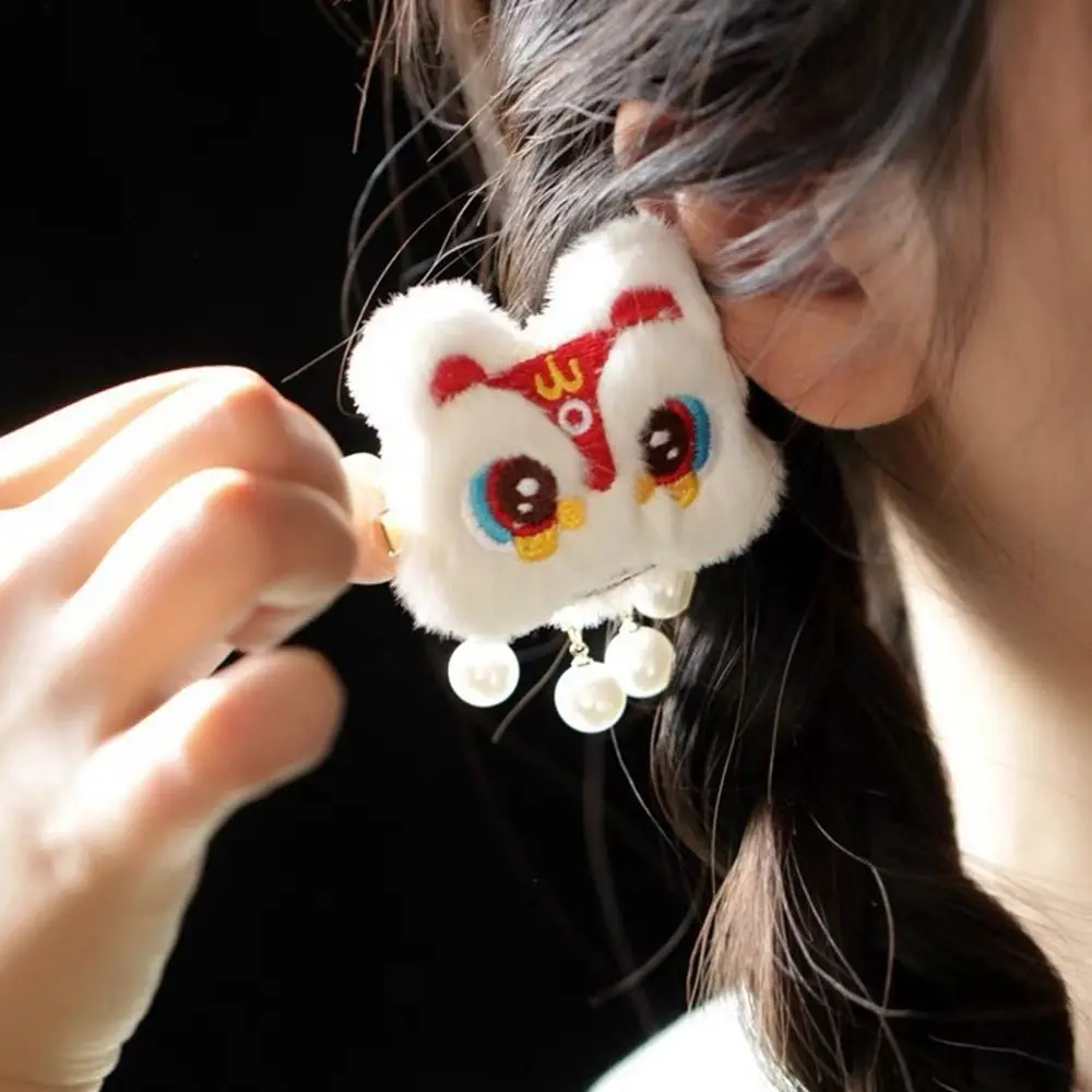 Lion Dance Children Red Hairpin Cloth Embroidery Chinese New Year Headwear Baby Headwear Tassel Ancient Style Hairpin Girls
Lion Dance Children Red Hairpin Cloth Embroidery Chinese New Year Headwear Baby Headwear Tassel Ancient Style Hairpin Girls