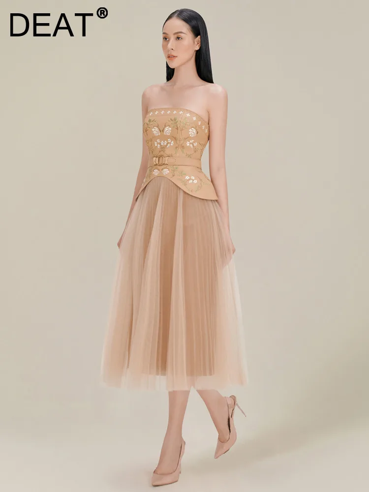 DEAT 2 Pcs Set Embroidery Flowers Strapless Belt Waist Tops Gauze Patchwork Pleated Skirt Women's Suits 2023 Winter New Fashion
DEAT 2 Pcs Set Embroidery Flowers Strapless Belt Waist Tops Gauze Patchwork Pleated Skirt Women's Suits 2023 Winter New Fashion