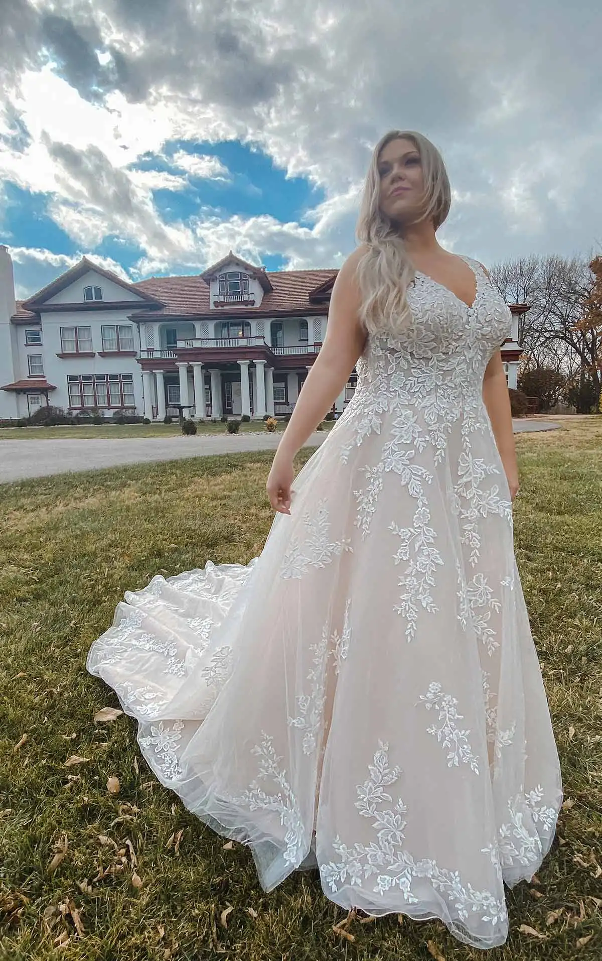 Backless Plus Size Wedding Dresses A-line V-neck Tulle Appliques Boho Bohemian Wedding Gown Bridal Dresses Vestidos De Novia
Backless Plus Size Wedding Dresses A-line V-neck Tulle Appliques Boho Bohemian Wedding Gown Bridal Dresses Vestidos De Novia