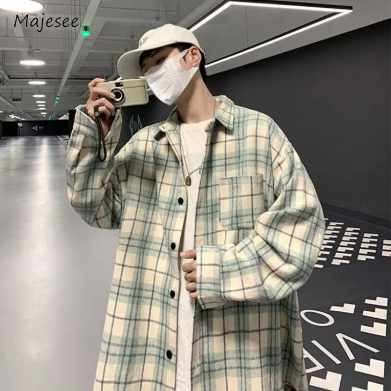 Мужская Молодежная куртка в клетку, свободная весенне-осенняя куртка с накладными карманами, популярная модная повседневная мужская верхняя одежда в Корейском стиле
Мужская Молодежная куртка в клетку, свободная весенне-осенняя куртка с накладными карманами, популярная модная повседневная мужская верхняя одежда в Корейском стиле