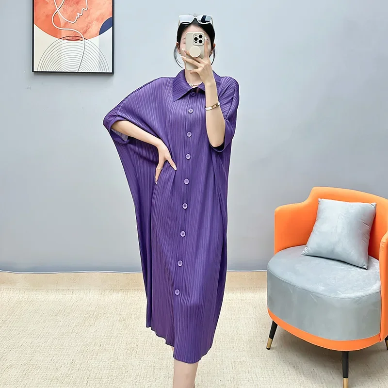

Женское плиссированное платье миди Miyake, однотонное универсальное свободное однобортное платье средней длины с отложным воротником и короткими рукавами, весна 2024