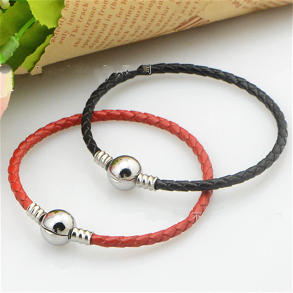 Pan Chunyin S925 Red Leather Rope Bracelet Spring Festival Red Series Leather Silver Beaded Bracelet Festival Red Hand Rope
Pan Chunyin S925 Red Leather Rope Bracelet Spring Festival Red Series Leather Silver Beaded Bracelet Festival Red Hand Rope