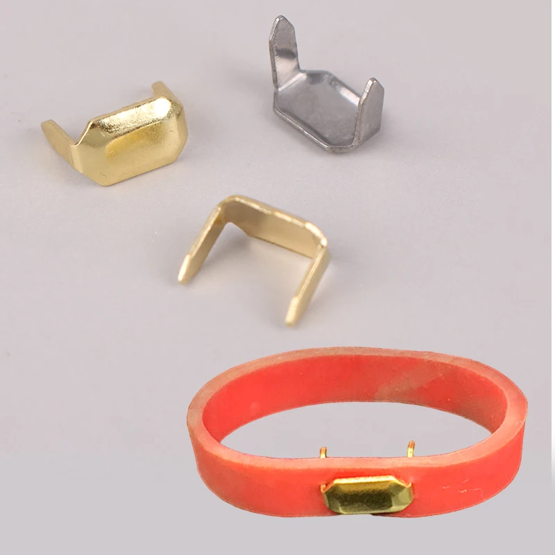 20 шт., металлические кожаные скобы, два зубца для соединения ремня, металлические аксессуары высокого качества
20 шт., металлические кожаные скобы, два зубца для соединения ремня, металлические аксессуары высокого качества