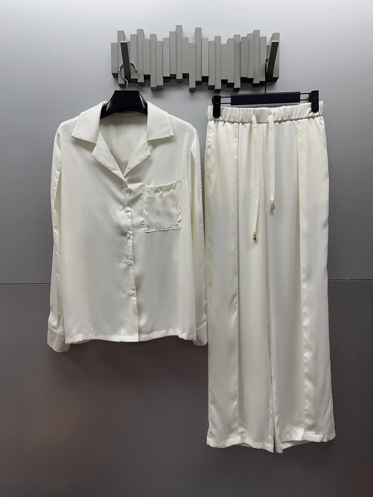 New Design Women's Pajama Set Slik Two Pajamas Piece Solid Shirt + Pants Loose Soft Comfort
New Design Women's Pajama Set Slik Two Pajamas Piece Solid Shirt + Pants Loose Soft Comfort