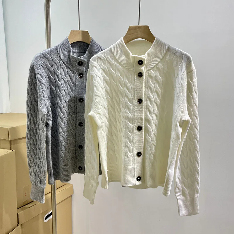 Women Gray or White 100% Cashmere Knit Sweater Twisted Beading Chain O-Neck Single Breasted 2023 Autumn Lady Cardigan Coat
Women Gray or White 100% Cashmere Knit Sweater Twisted Beading Chain O-Neck Single Breasted 2023 Autumn Lady Cardigan Coat