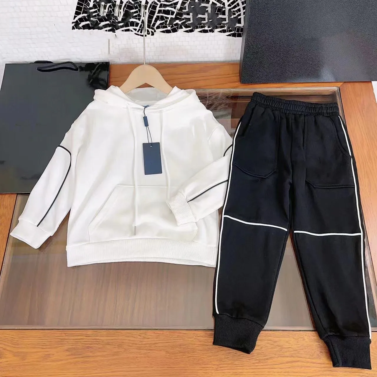 2023 Autumn Kids Set High Quality White Top + Black Pants Boutique Teen Clothes Set Fashion Girls Boys Clothes 4 to 14 Years Old
2023 Autumn Kids Set High Quality White Top + Black Pants Boutique Teen Clothes Set Fashion Girls Boys Clothes 4 to 14 Years Old