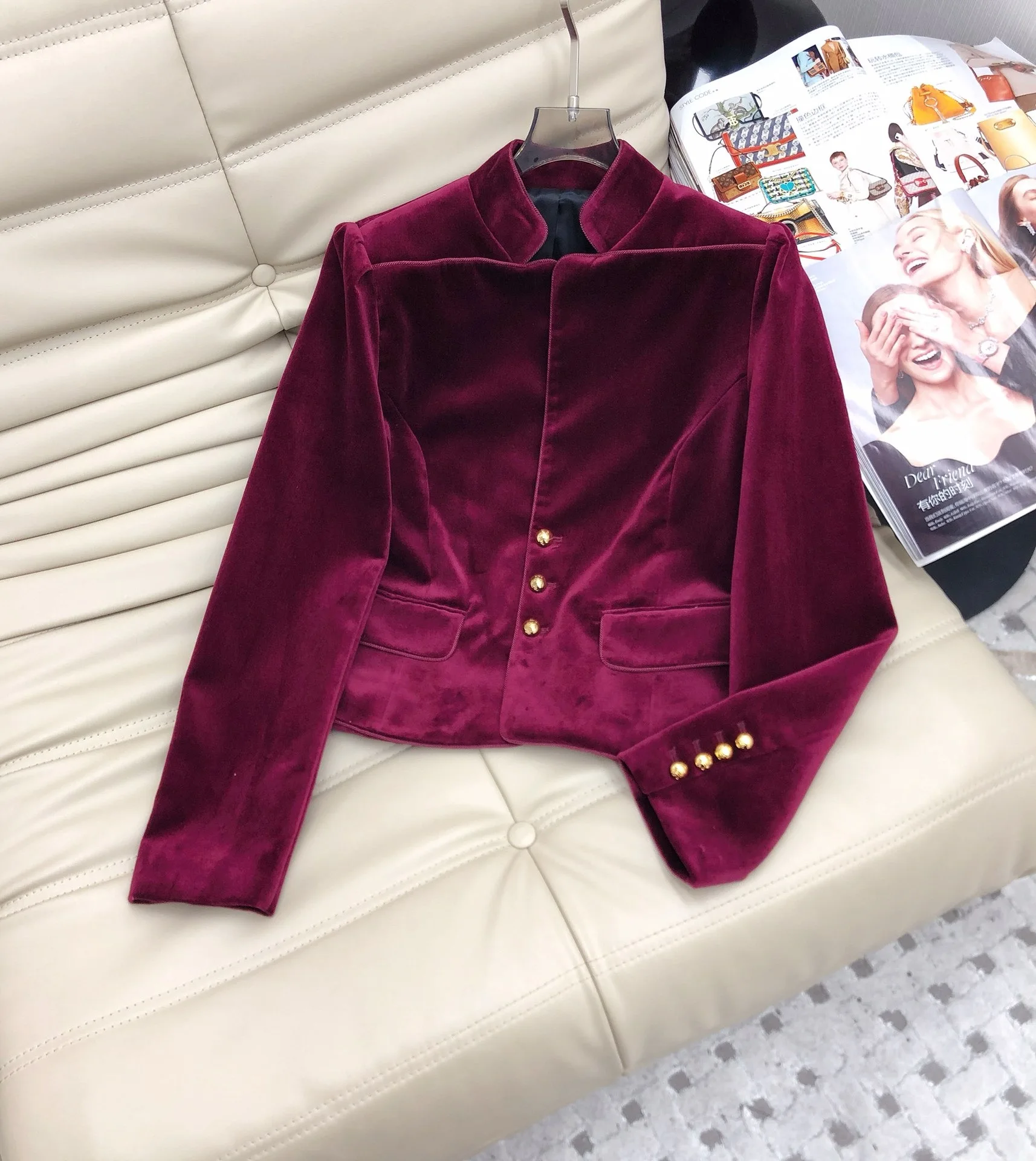 EVACANDIS High Quality Women Spring New Velvet Stand Collar Cotton Coat Single Breasted Solid Elegant Vintage Chic Jackets
EVACANDIS High Quality Women Spring New Velvet Stand Collar Cotton Coat Single Breasted Solid Elegant Vintage Chic Jackets