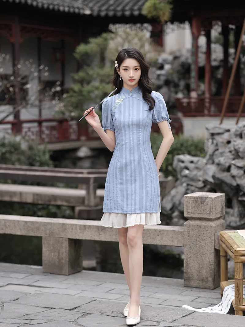 Elegant Chinese Mandarin Collar Embrodiery Chiffon Qipao Short Sleeved Banquet Party Cheongsam Dress
Elegant Chinese Mandarin Collar Embrodiery Chiffon Qipao Short Sleeved Banquet Party Cheongsam Dress